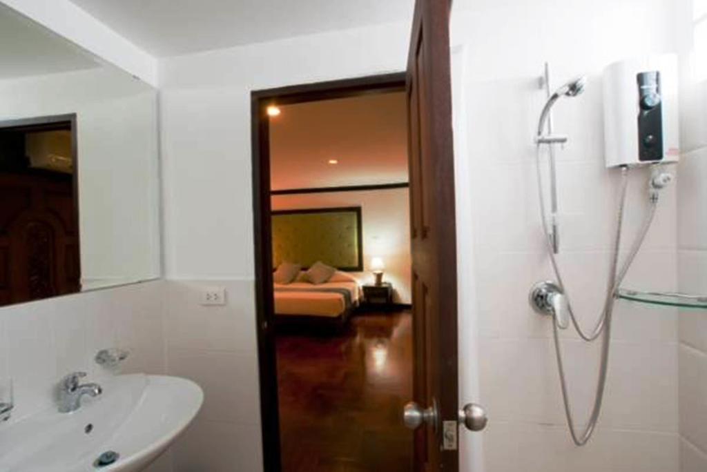 Cucumber Inn Suite Патая Екстериор снимка